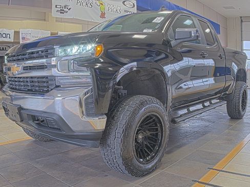 Used 2020 Chevrolet Silverado 1500 LT w/ Trailering Package image 2