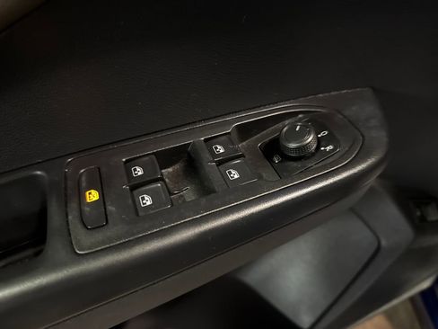 Used 2022 Volkswagen Taos SEL image 10