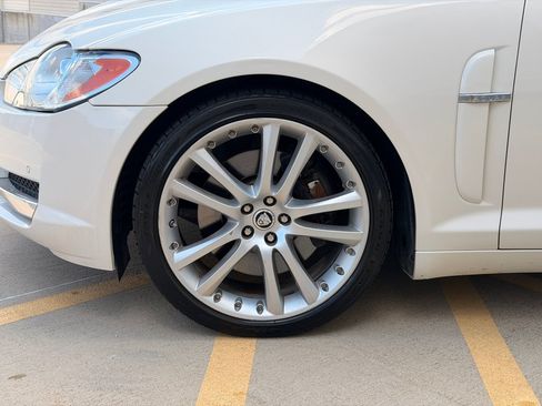 Used 2010 Jaguar XF Premium RWD image 9