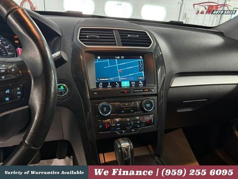 Used 2017 Ford Explorer XLT w/ Equipment Group 202A AWD/4WD image 19