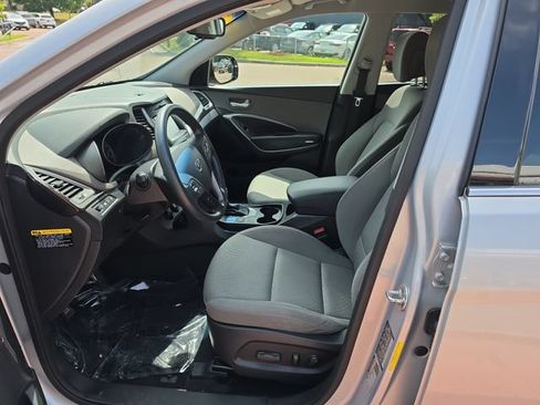 Used 2018 Hyundai Santa Fe SE AWD/4WD image 9