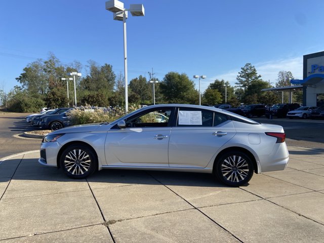 Used 2023 Nissan Altima 2.5 SV AWD/4WD image 7