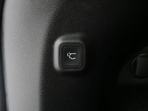 Certified 2022 Jeep Cherokee Trailhawk w/ Premium Leather Package image 12