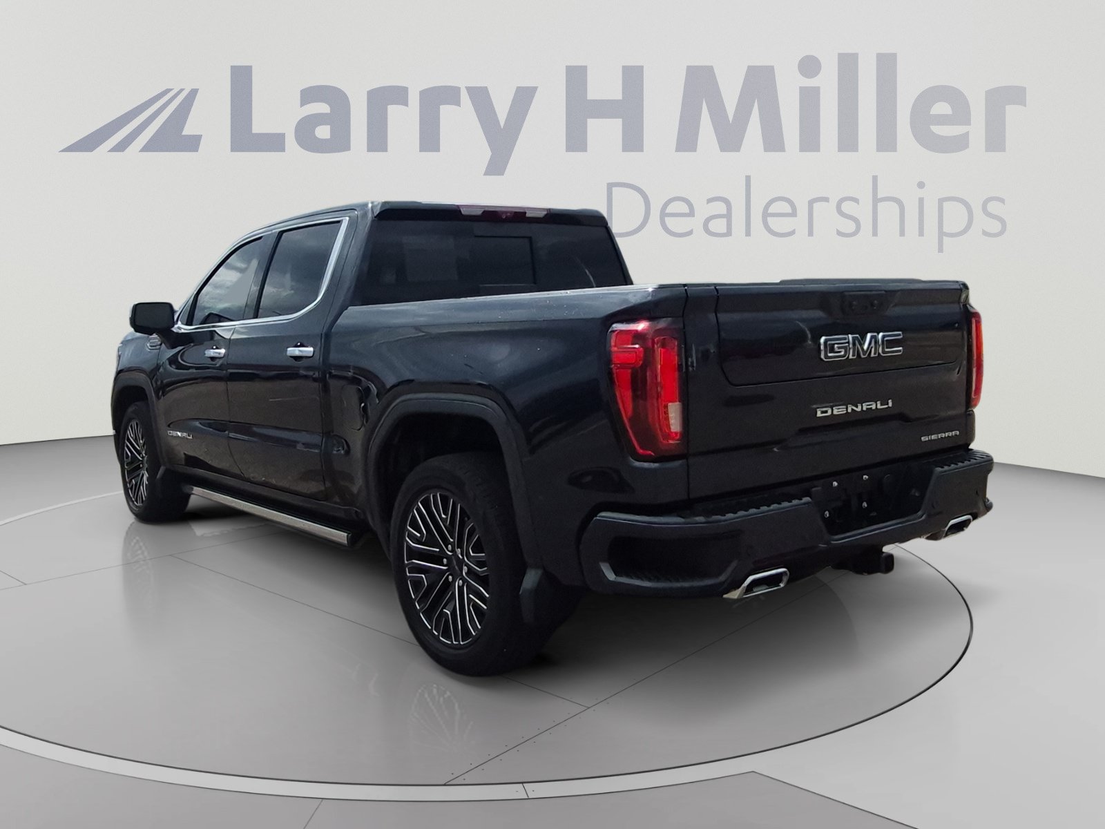 Used 2022 GMC Sierra 1500 Denali Ultimate AWD/4WD image 3
