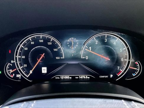 Used 2019 BMW 740i w/ M Sport Package image 25