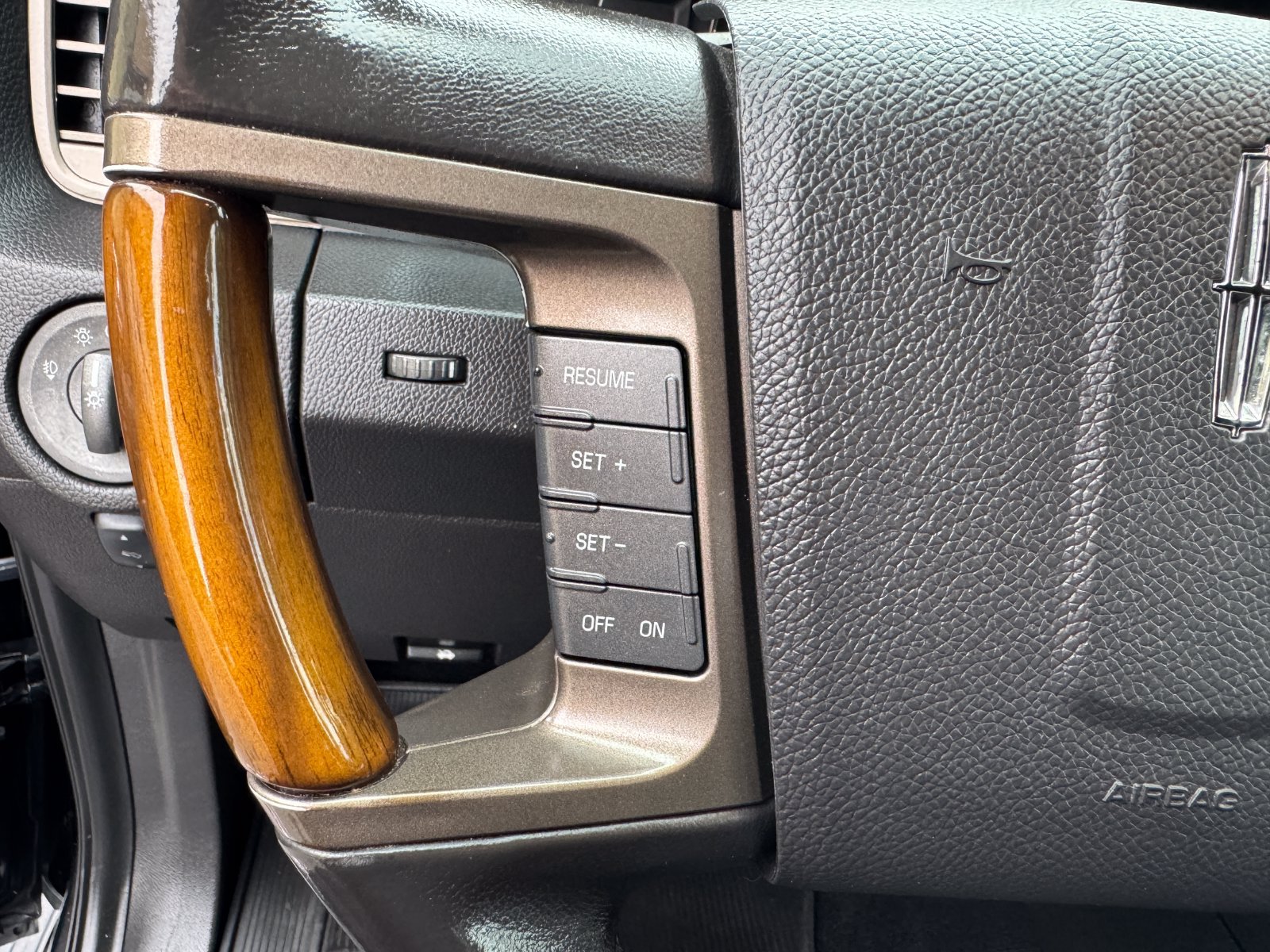 Used 2012 Lincoln Navigator L 4WD image 32