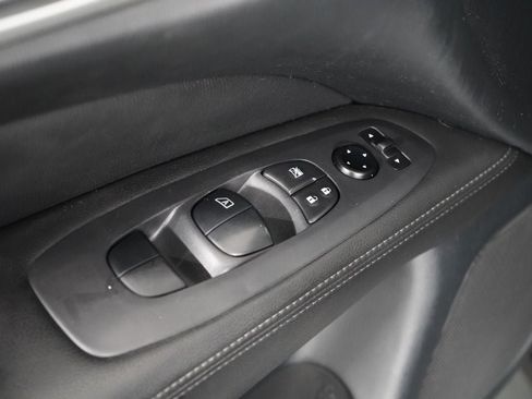 Used 2020 Nissan Pathfinder S AWD/4WD image 21