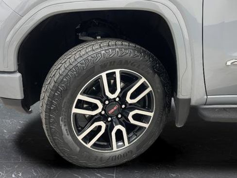 Used 2025 GMC Sierra 1500 AT4 w/ AT4 Premium Package AWD/4WD image 37