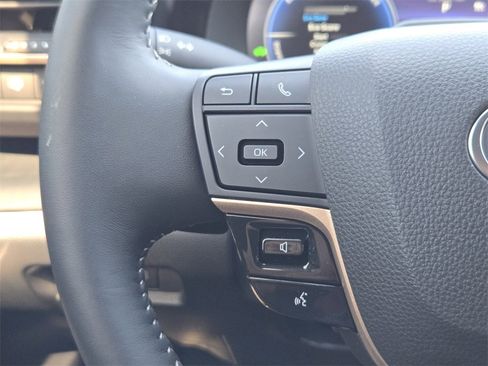 Used 2025 Toyota Crown Signia image 30