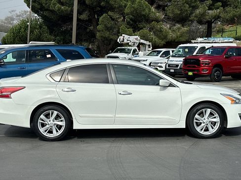 Used 2015 Nissan Altima 2.5 SV image 3