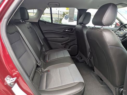 Used 2025 Chevrolet Trax LT w/ LT Convenience Package FWD image 34
