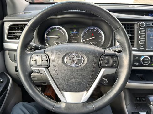 Used 2015 Toyota Highlander Limited image 11