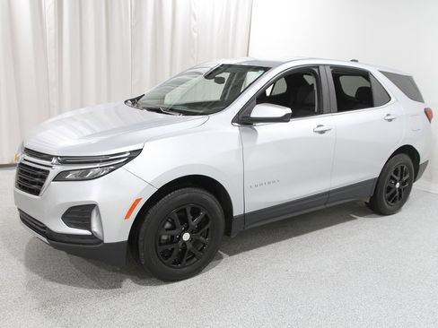 Certified 2022 Chevrolet Equinox LT image 3
