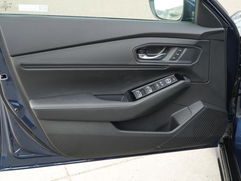 Used 2025 Honda Accord Touring image 12