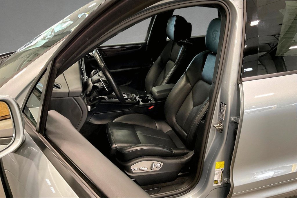 Used 2023 Porsche Macan AWD/4WD image 21