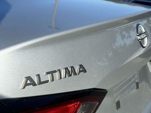 Used 2024 Nissan Altima 2.5 SV FWD image 11