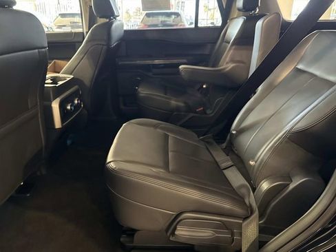Used 2024 Ford Expedition XLT image 13