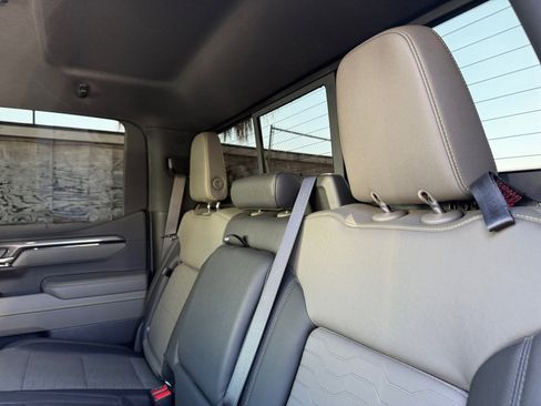 Used 2025 Chevrolet Silverado 1500 ZR2 image 18