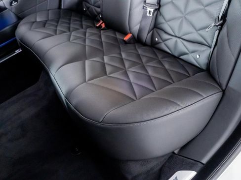 Used 2025 BMW 740i w/ Premium Package RWD image 33