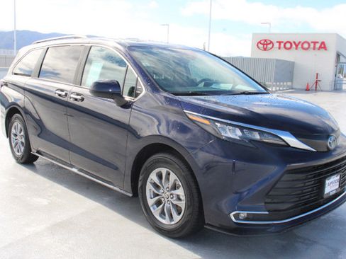 Certified 2024 Toyota Sienna XLE image 2