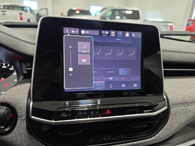 Used 2025 Jeep Compass Latitude AWD/4WD image 15