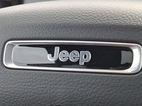 New 2025 Jeep Grand Cherokee L Altitude AWD/4WD image 10