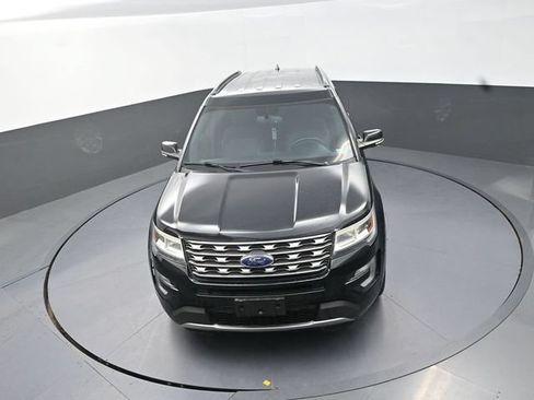 Used 2017 Ford Explorer XLT w/ Equipment Group 201A FWD image 13