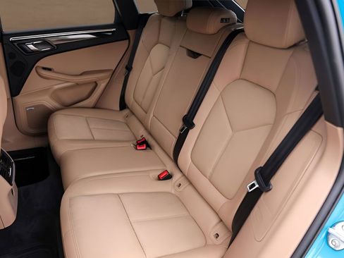 Used 2022 Porsche Macan image 25