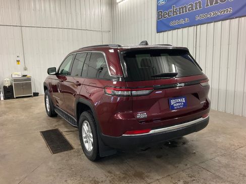 Used 2024 Jeep Grand Cherokee Laredo AWD/4WD image 3
