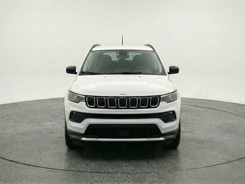 Used 2025 Jeep Compass Latitude image 2