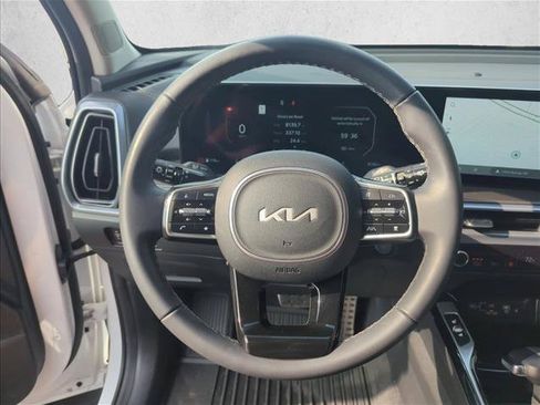 Used 2025 Kia Sorento SX FWD image 11