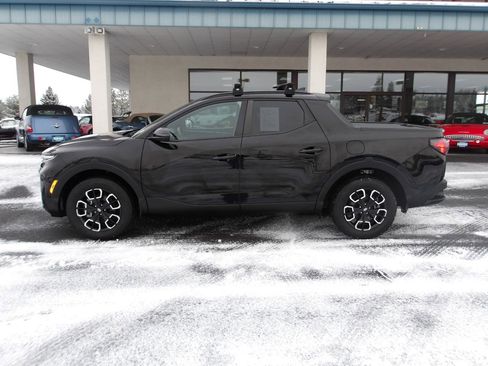 Used 2023 Hyundai Santa Cruz SEL Premium image 2