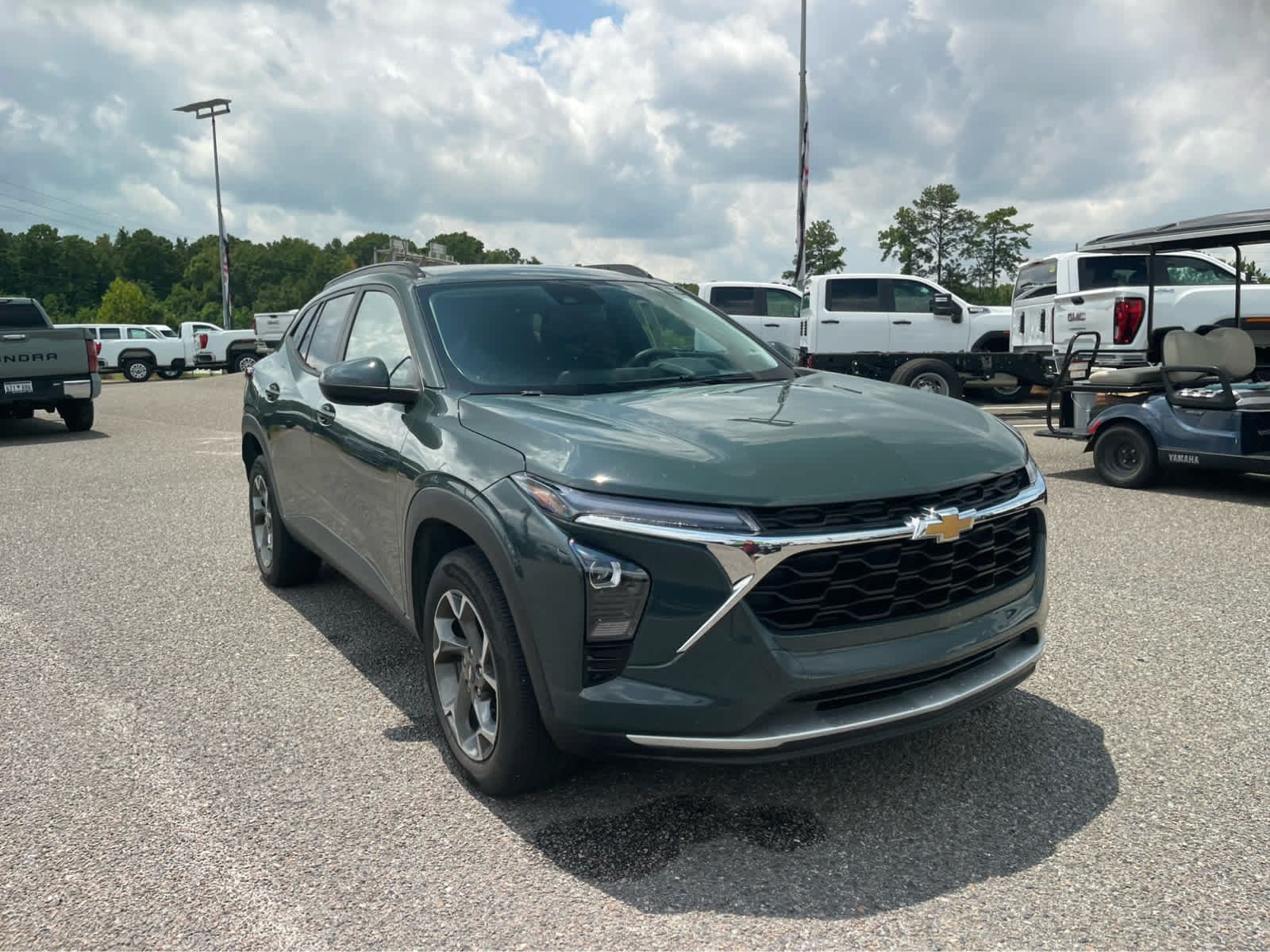 Used 2025 Chevrolet Trax LT FWD image 3