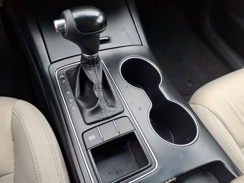 Used 2017 Kia Sorento LX image 9