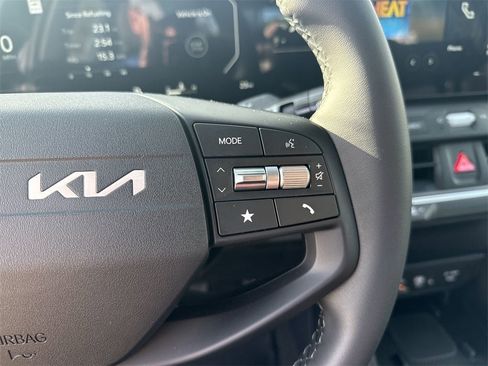 New 2025 Kia K4 EX image 17
