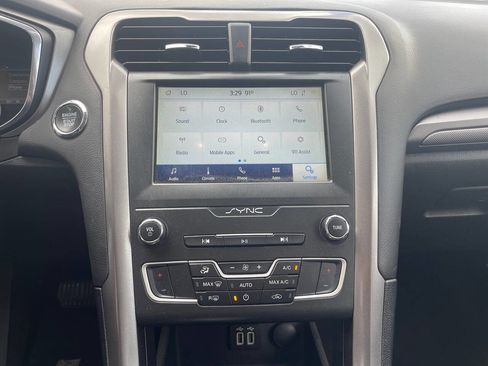 Used 2020 Ford Fusion SE image 16