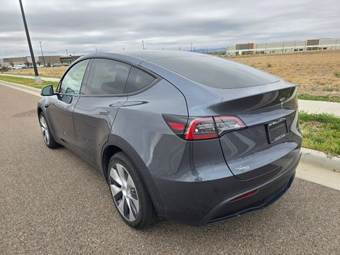 Used 2023 Tesla Model Y Long Range AWD/4WD image 3