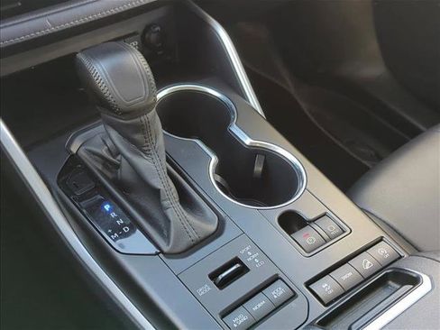 Used 2020 Toyota Highlander XLE image 22