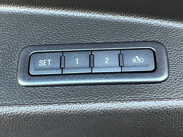 Used 2018 GMC Yukon Denali w/ Enhanced Security Package AWD/4WD image 18