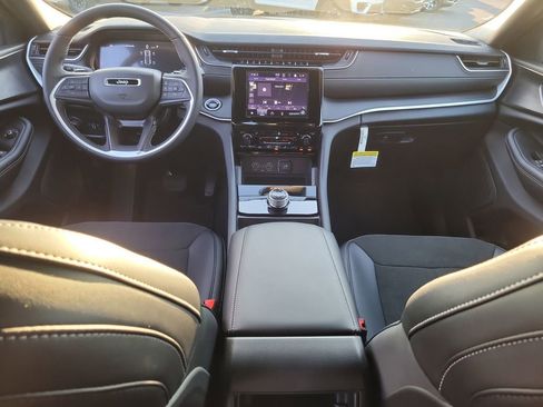 New 2025 Jeep Grand Cherokee Altitude image 13