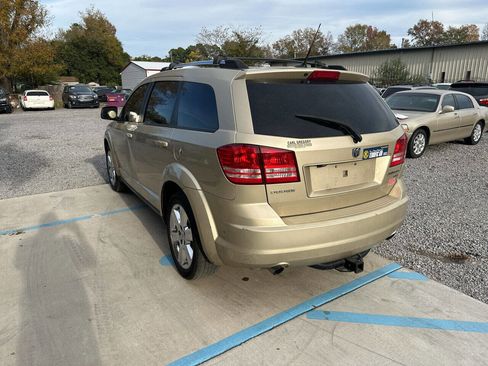 Used 2010 Dodge Journey SXT w/ Rear Seat Video Group image 3