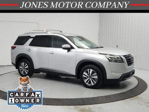 Used 2025 Nissan Pathfinder SL AWD/4WD image 1