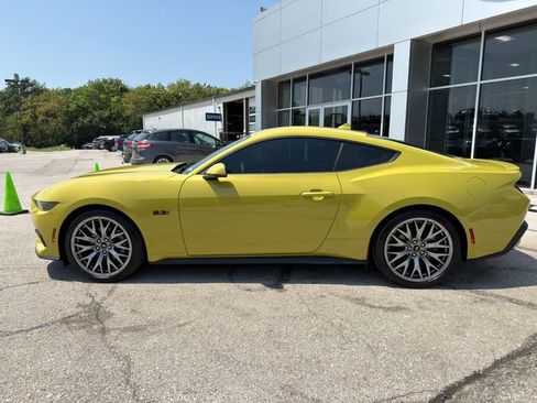 Used 2025 Ford Mustang Premium RWD image 4