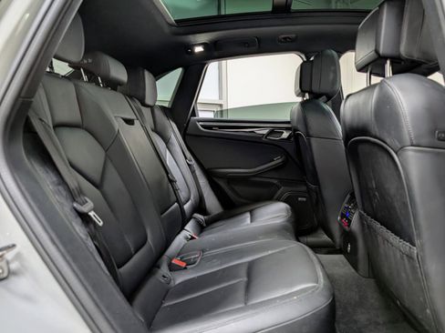 Used 2020 Porsche Macan image 22