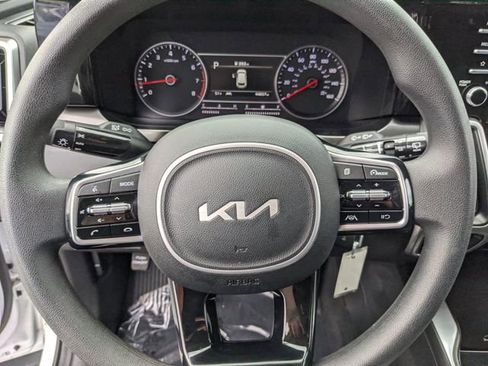 Used 2022 Kia Sorento LX image 25