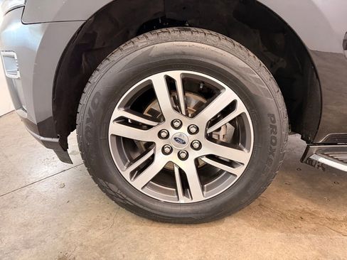 Used 2023 Ford Expedition Limited image 17