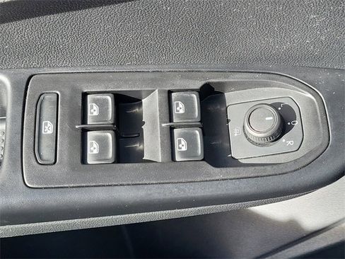 Used 2024 Volkswagen Taos SE image 17