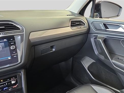 Used 2022 Volkswagen Tiguan SE image 22