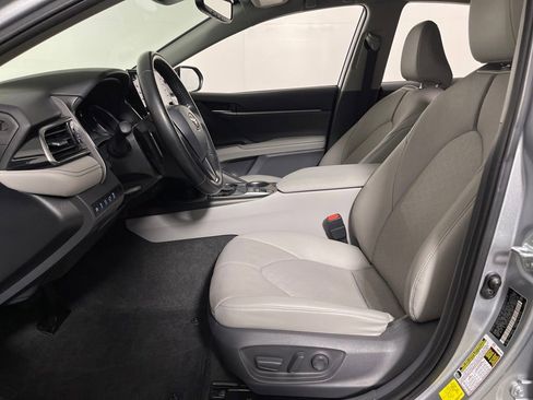 Used 2021 Toyota Camry XSE image 12
