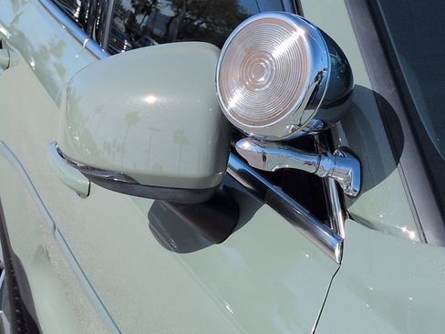 Used 2023 Volvo XC40 B5 Plus w/ Protection Package Premier image 3